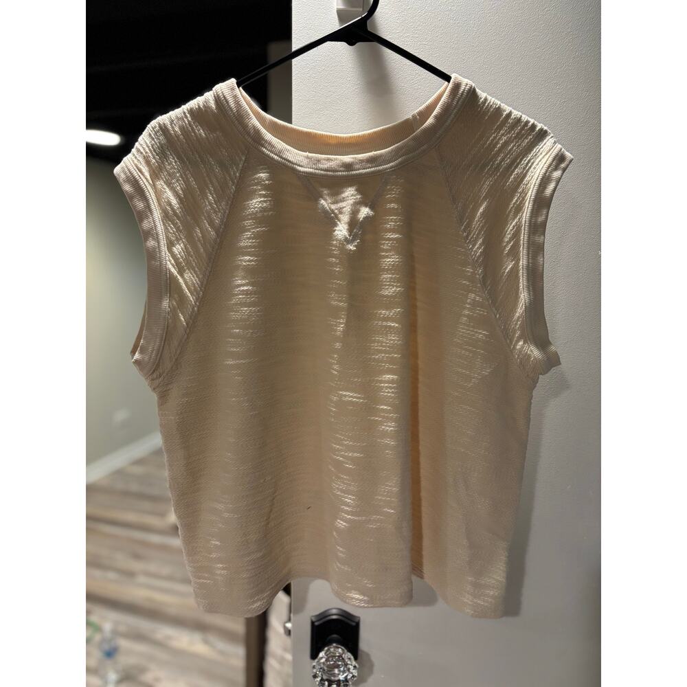 Universal Threads Textured Raglan Tee